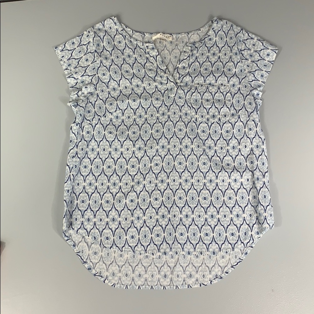 Capped Sleeve V-neck by Kenar